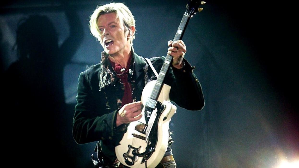 Guy Accidentally Starts A Frenzy About His Dad Having A Gay Love Affair With David Bowie After Posting A Picture Of Them Together