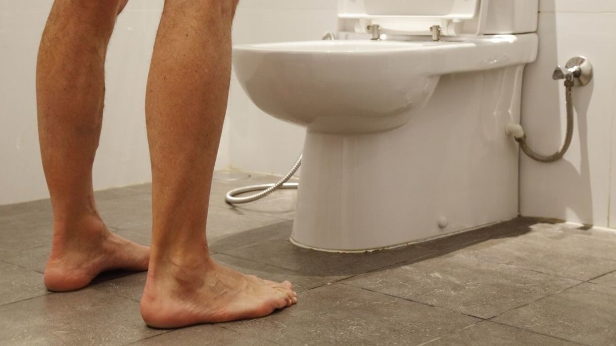 Woman Infuriates Her Boyfriend With Her Practical Solution To Fix His Issue Of 'Bad Aim' When Using The Bathroom