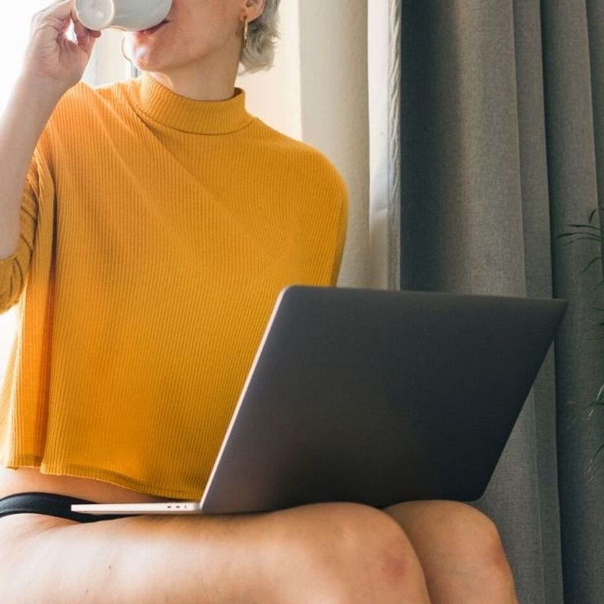 Woman Calls Out Her Boyfriend's Female Roommate For Constantly Walking Around The Apartment In Just Her Underwear - Comic Sands Woman Calls Out Her Boyfriend's Female Roommate For Constantly Walking Around The Apartment In Just Her Underwear - Comic Sands