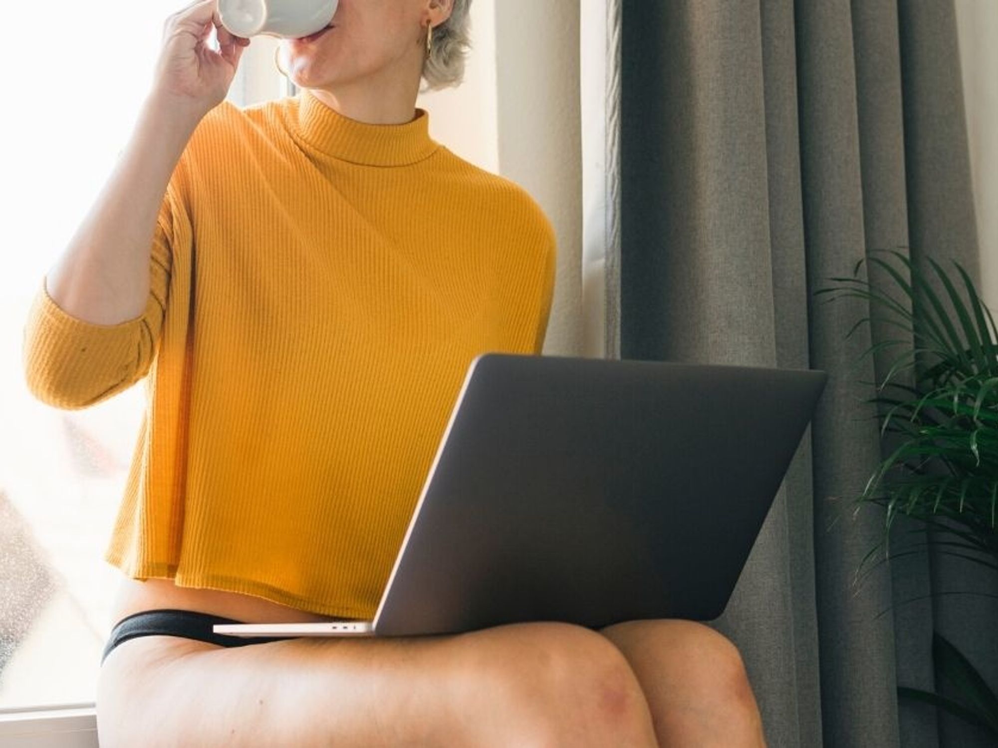 Woman Calls Out Her Boyfriend's Female Roommate For Constantly Walking Around The Apartment In Just Her Underwear - Comic Sands Woman Calls Out Her Boyfriend's Female Roommate For Constantly Walking Around The Apartment In Just Her Underwear - Comic Sands