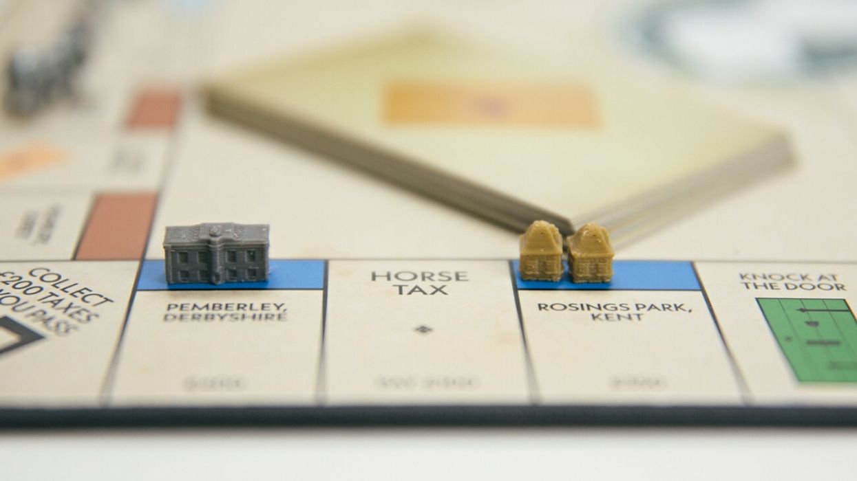 Graphic Designer Creates Jane Austen Version Of Monopoly For His Superfan Girlfriend