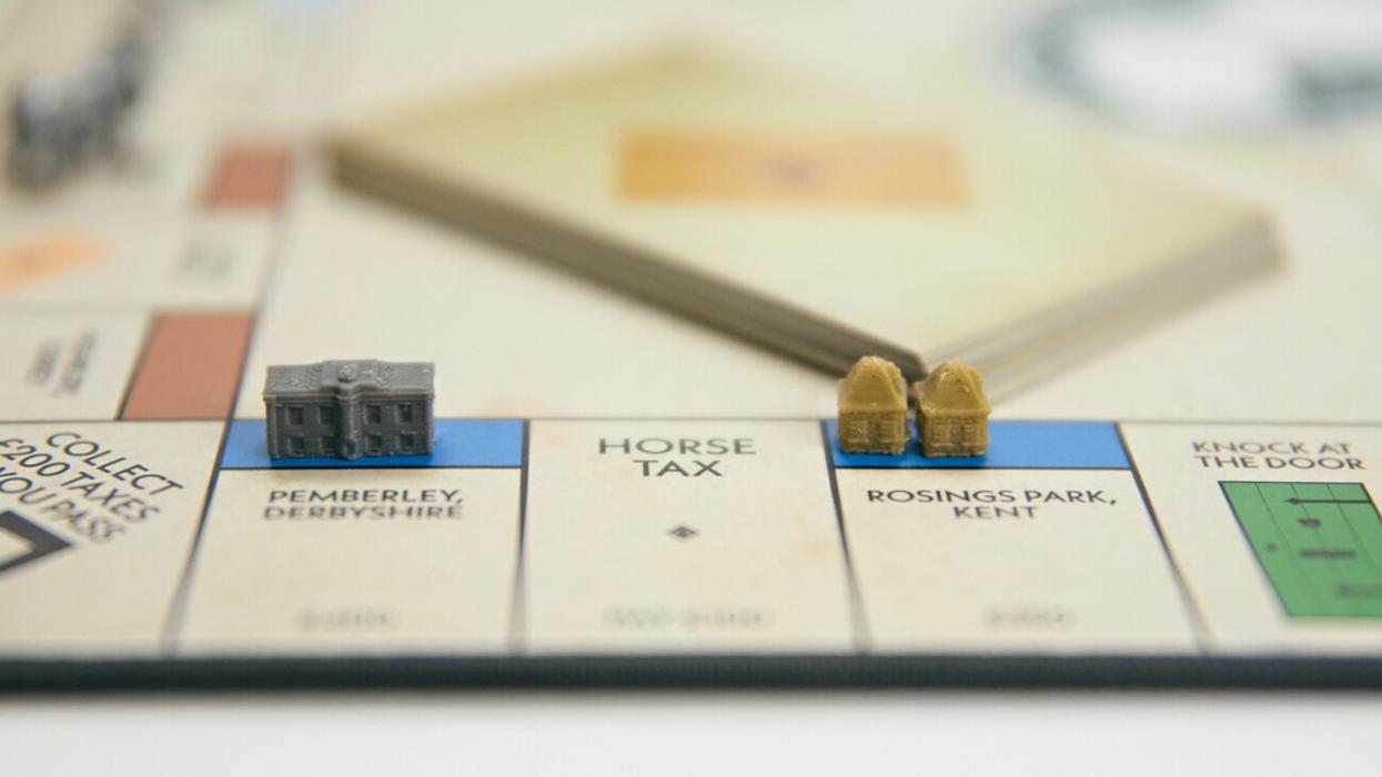 Graphic Designer Creates Jane Austen Version Of Monopoly For His Superfan Girlfriend