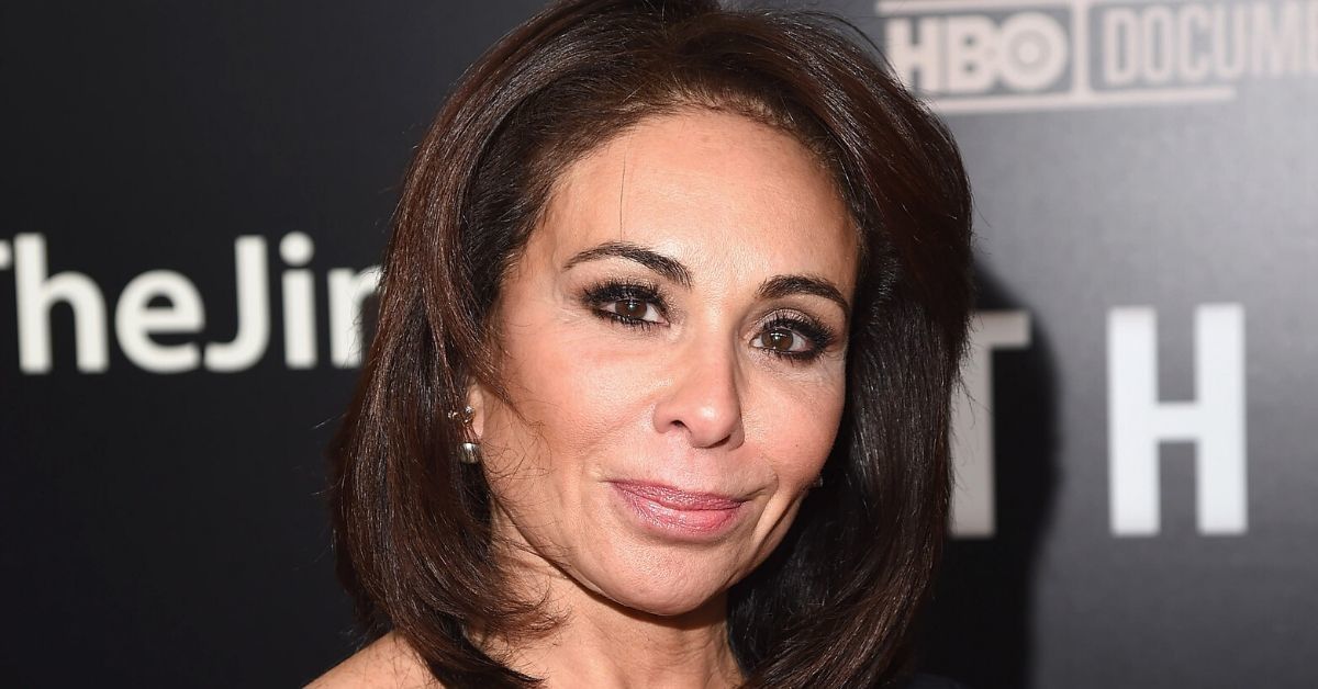 Fox News Viewers Lash Out At 'Sheep' Jeanine Pirro For Wearing A Face Mask At A Restaurant