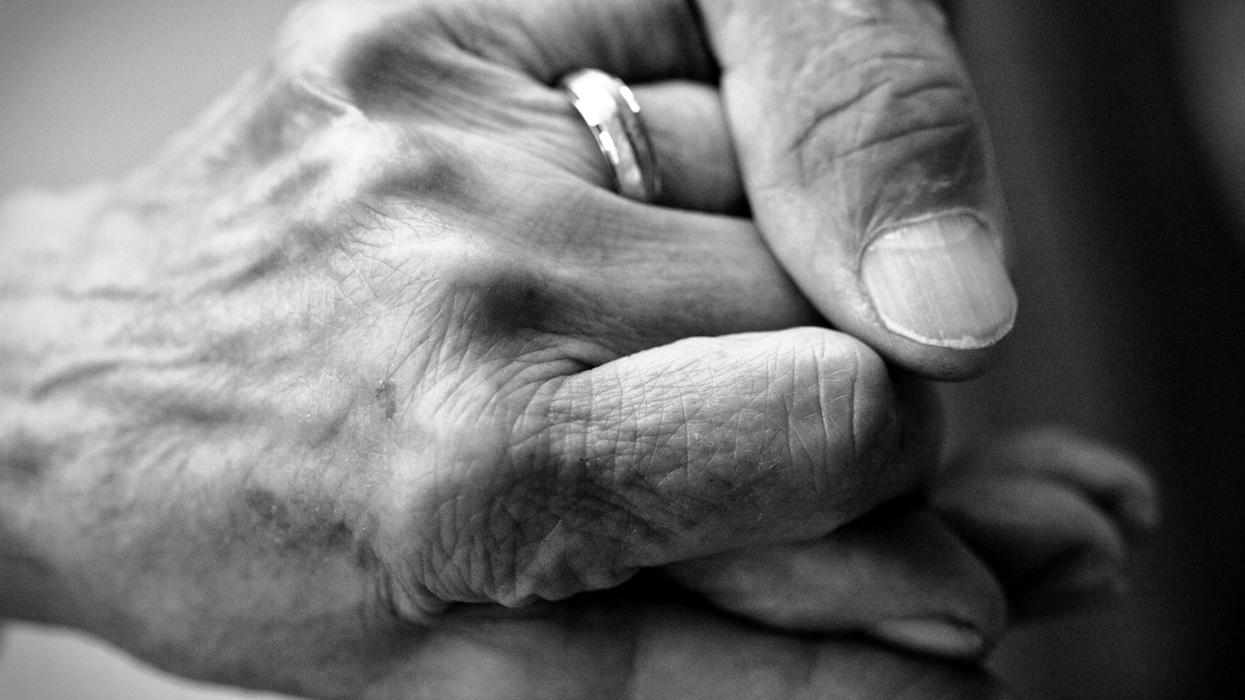 Twitter detectives reunite widow with stolen wedding ring