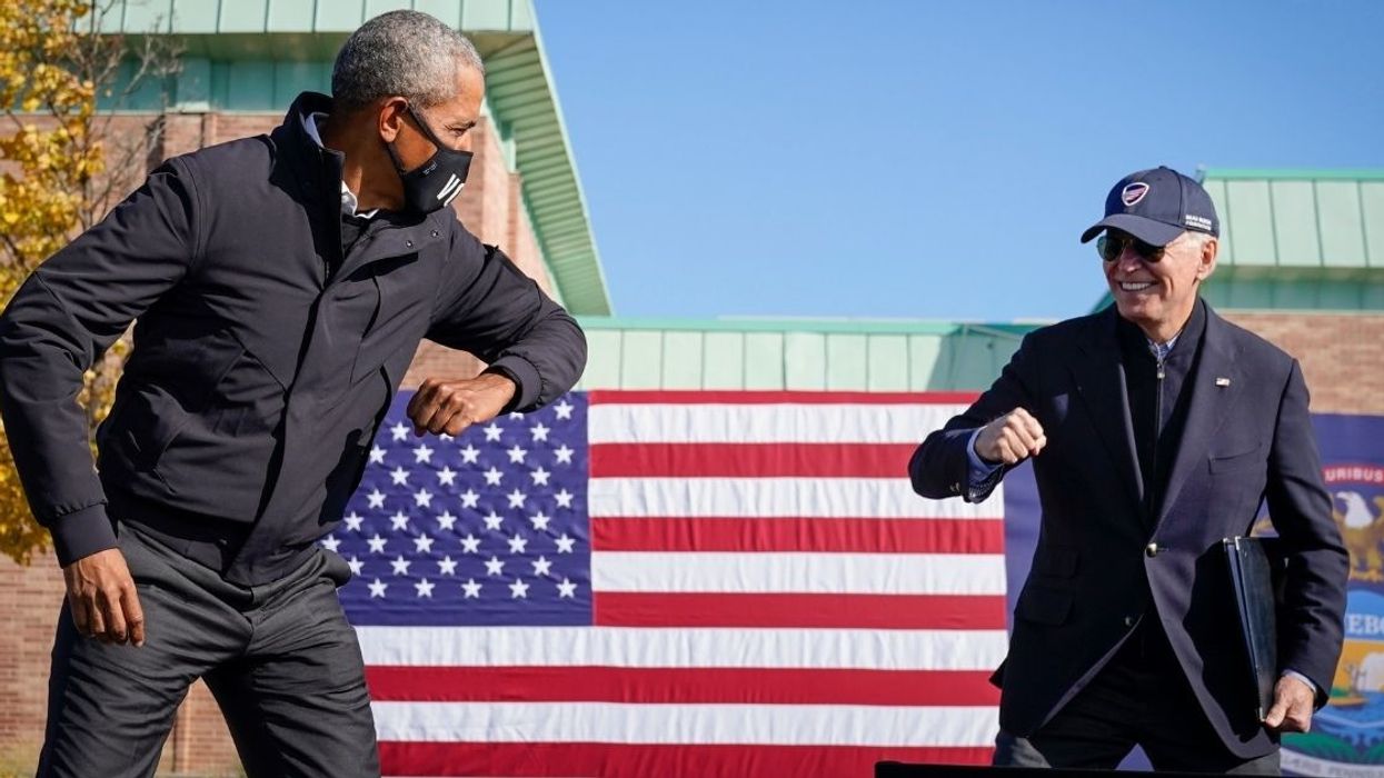 Photo Of An 'Air' Elbow Bump Between Obama And Biden Sparks Hilarious Photoshop Battle