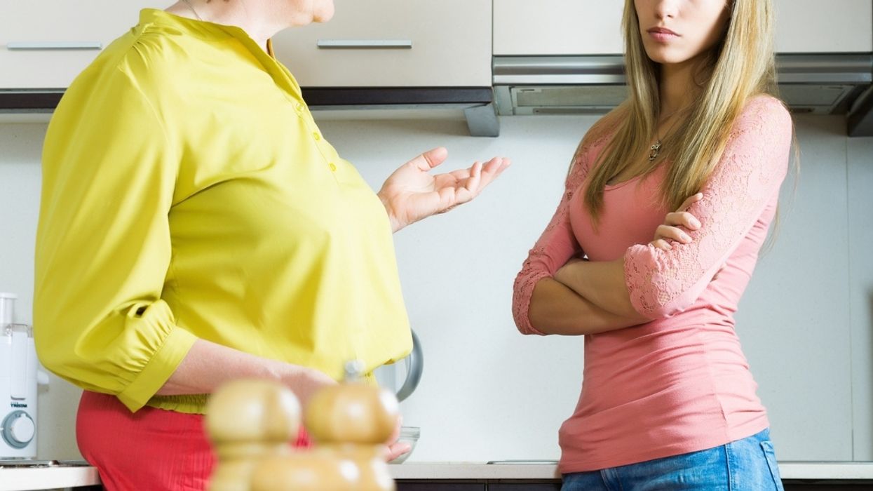 Teen Snaps After Her Mom Randomly Shows Up And Crowds Her Space Every Time She's In The Kitchen