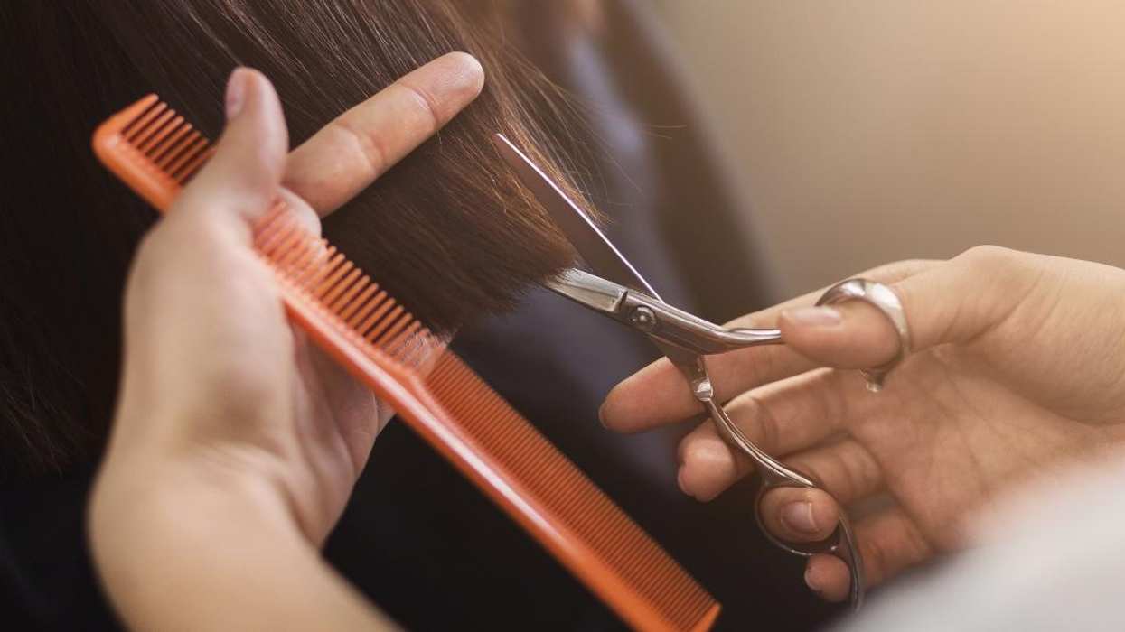 Teen Furious After Hairstylist Assumed Her Deaf Friend Was Being Human Trafficked And Called Cops