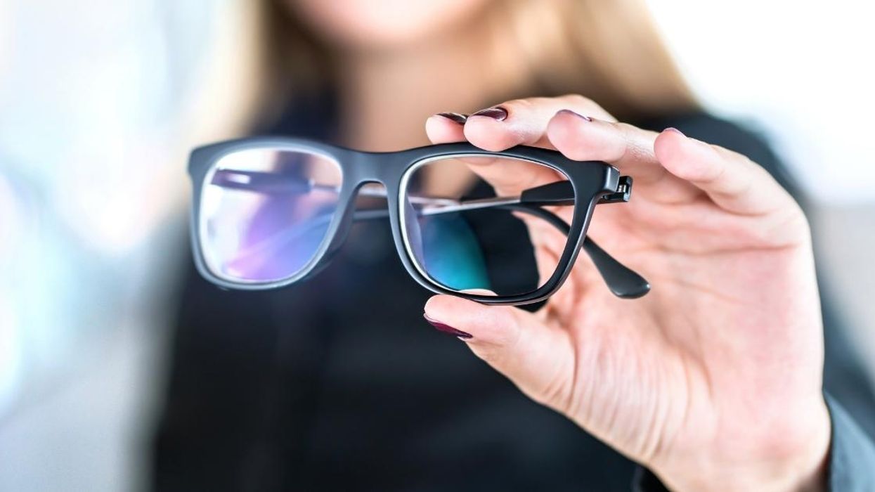 Guy Furious After His Fiancée Hid His Glasses So He Couldn't Go Visit His Dying Father In The Hospital