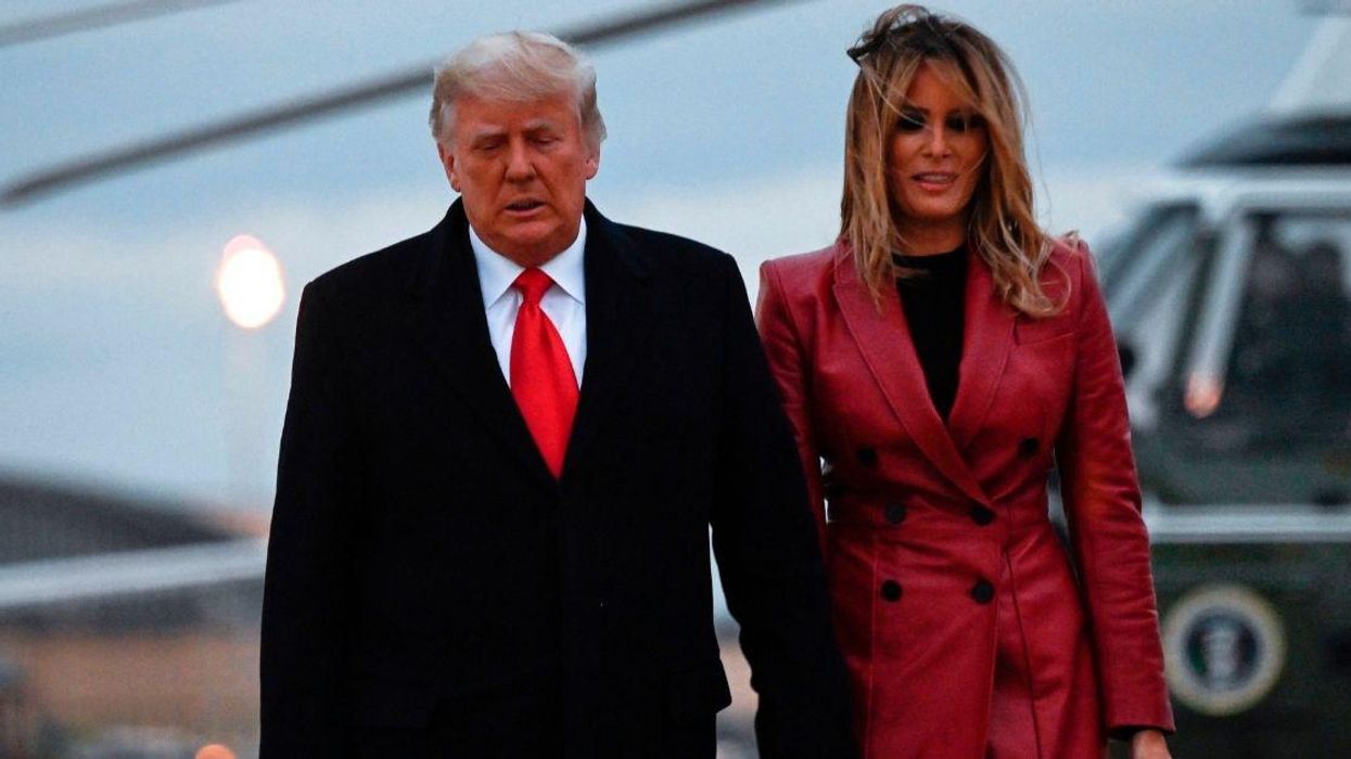 People Are Accusing Melania Of Photoshopping Her Official Christmas Portrait With Donald