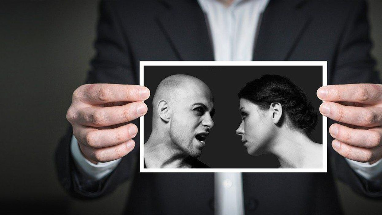 Couples Therapists Explain Which Relationships Instantly Set Off Red Flags For Them