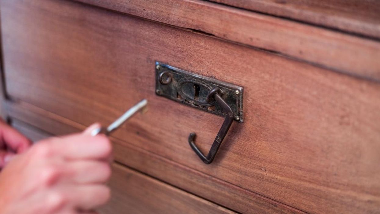 Teen Ignites Firestorm After Hiding Condoms In Her Locked Drawers To Catch Her Mom Snooping