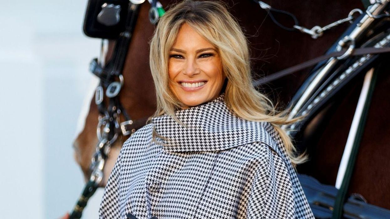 Melania Dragged After She Had Someone Else Write Her Thank-You Notes To White House Staff