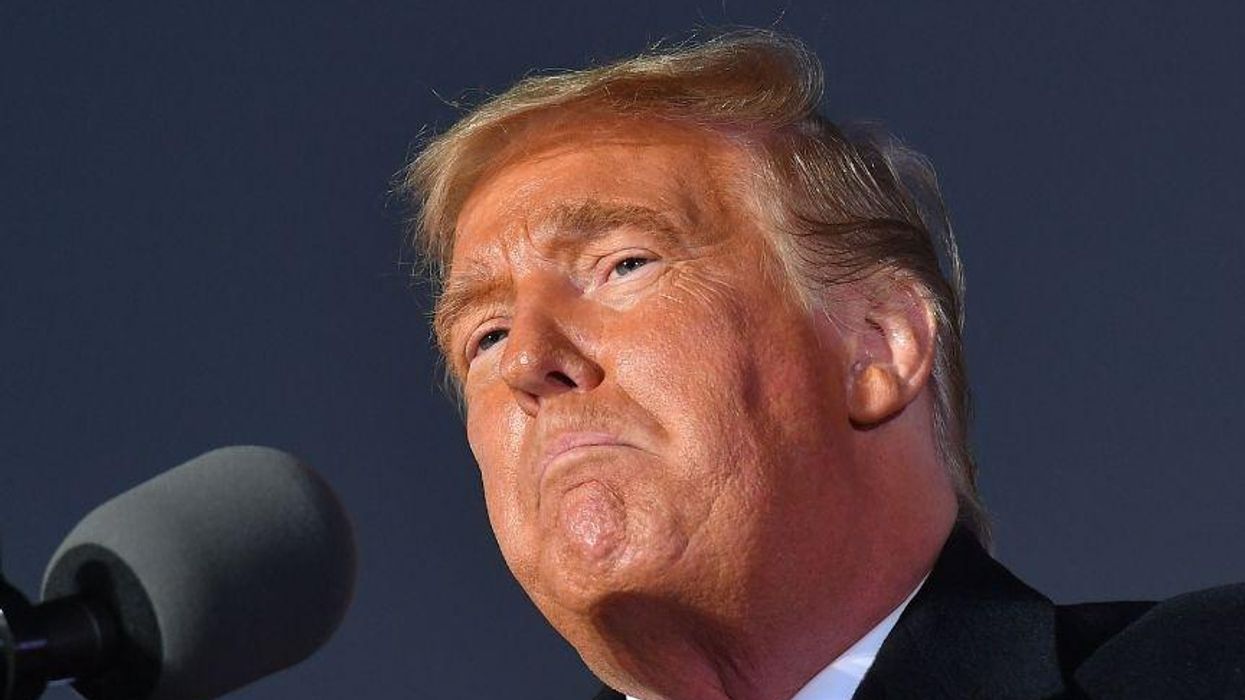 Trump Mocked for Awkwardly Misspelling 'United States' in Impeachment Defense Memo