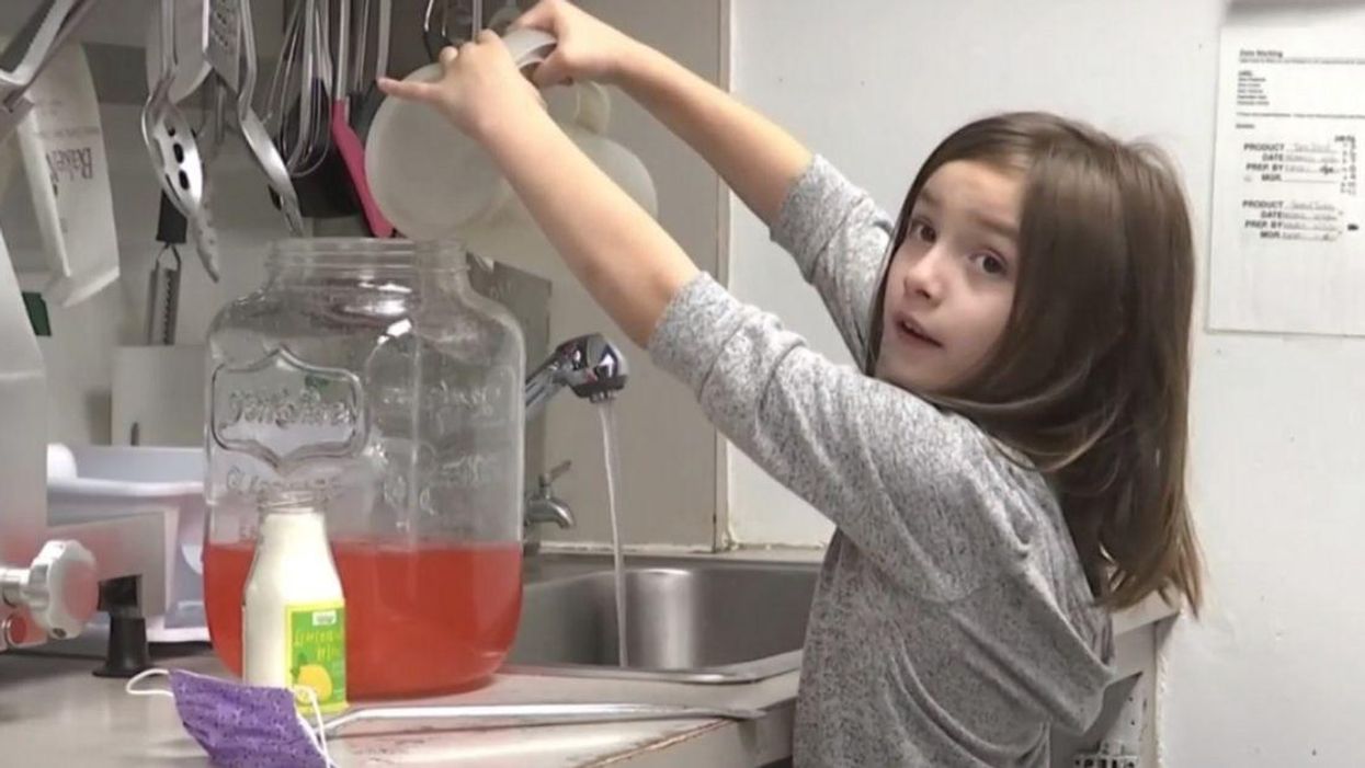 People Are Outraged After 7-Year-Old Girl Forced To Sell Lemonade To Fund Her Brain Surgeries