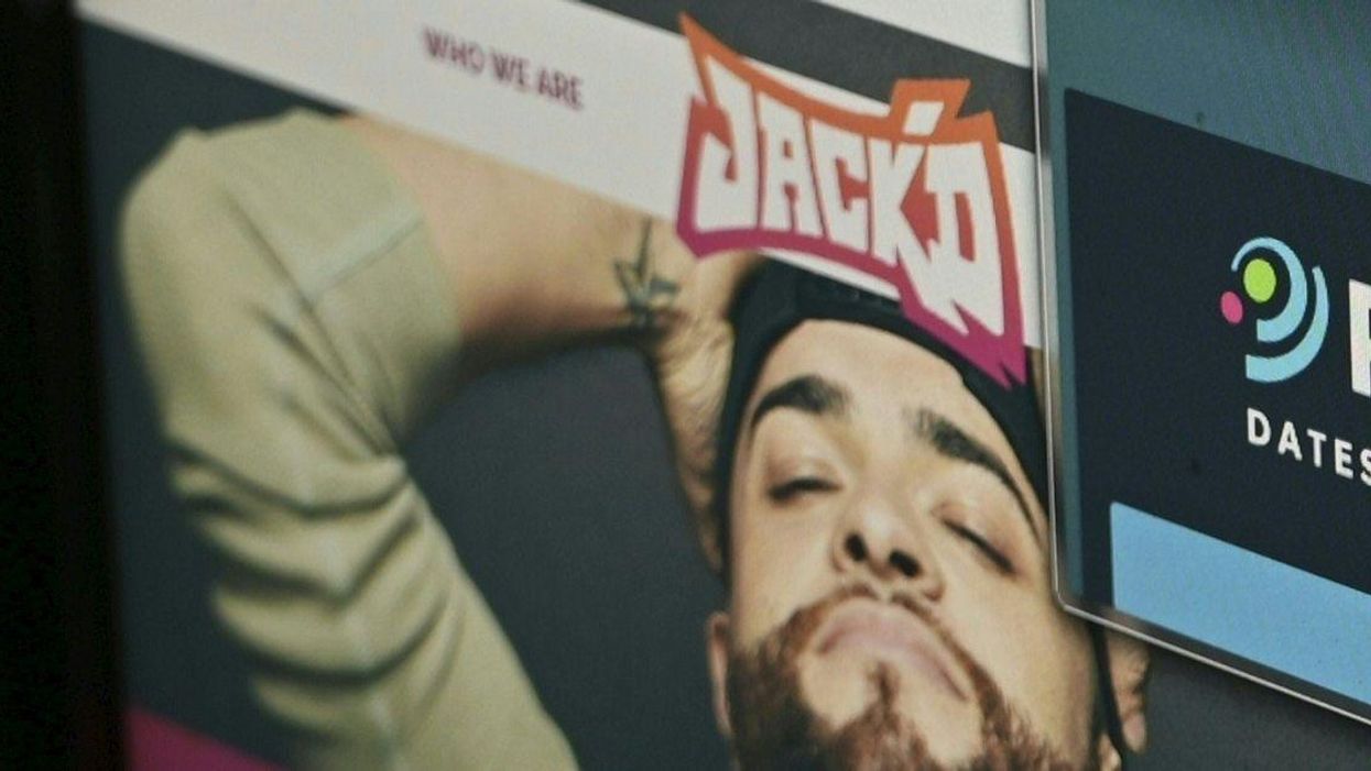 Hookup App Forced To Apologize After Sending Users Tone-Deaf 'All Waves Matter' Notification