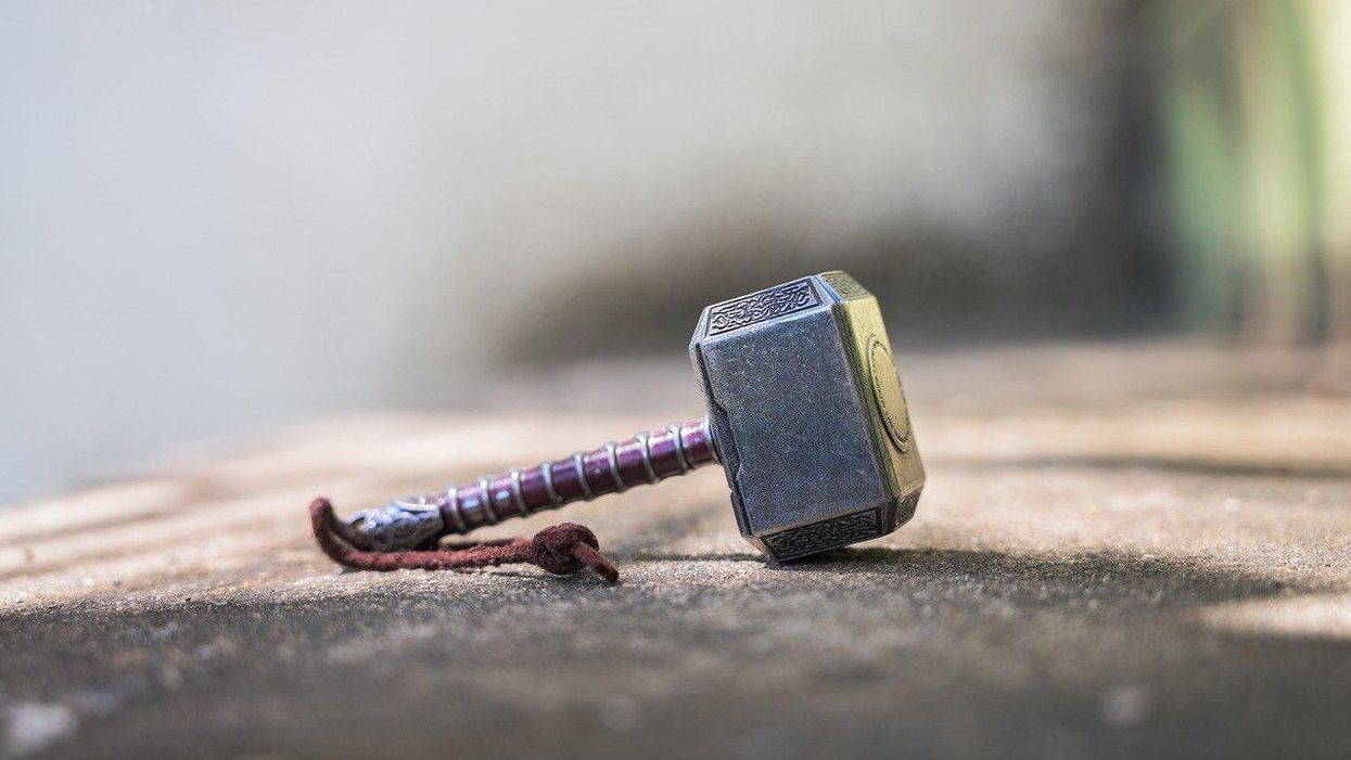 People Debate Which Fictional Characters Would Be Worthy Enough To Lift Thor's Hammer