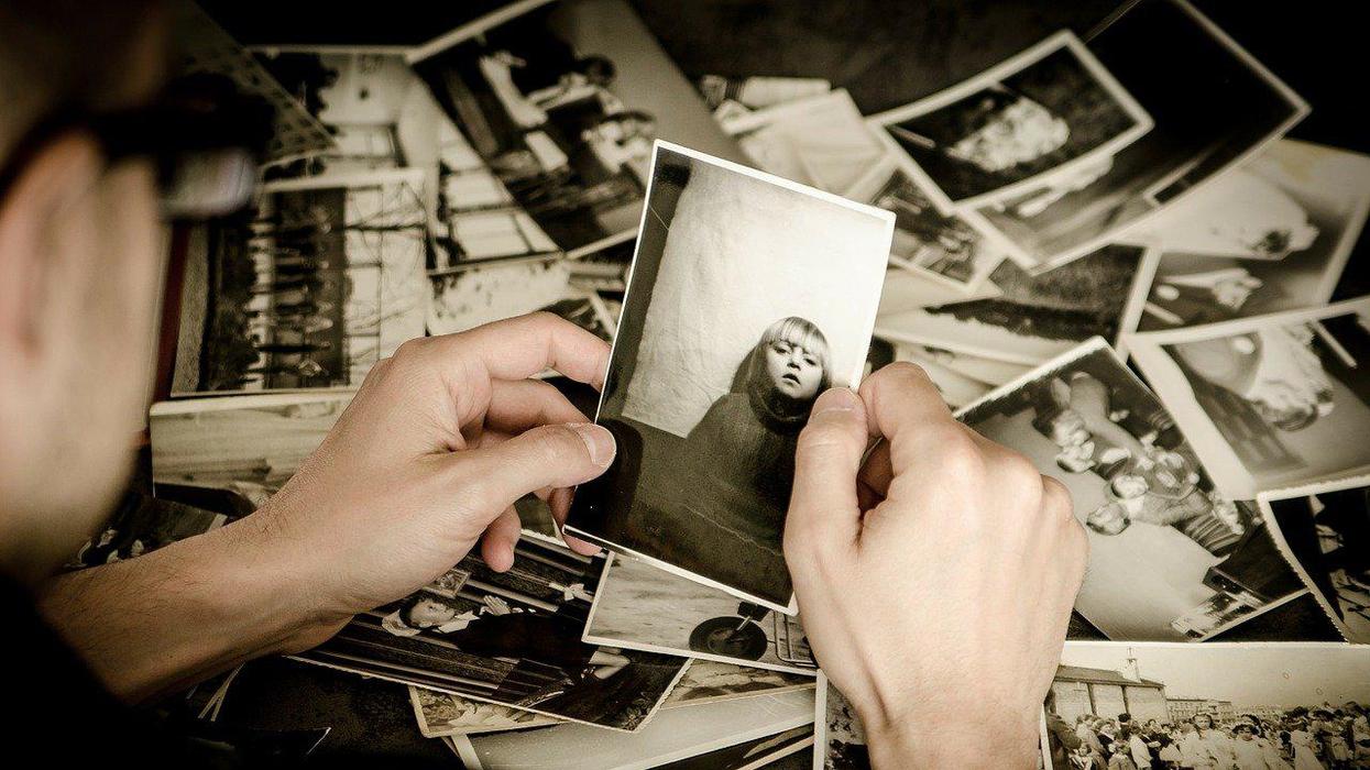 People Share Photos With The Absolute Creepiest Backstories