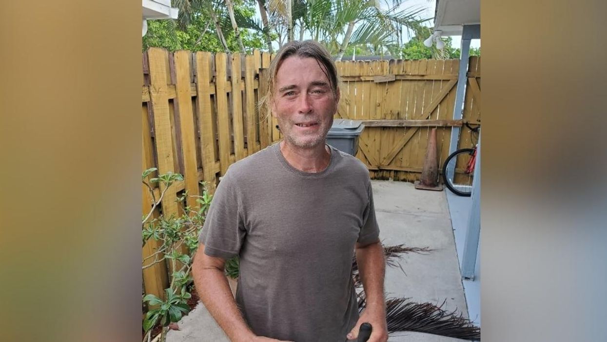 Florida Homeowners Yell At Man Saving Driver's Life On Their Lawn To 'Have Him Die Somewhere Else'