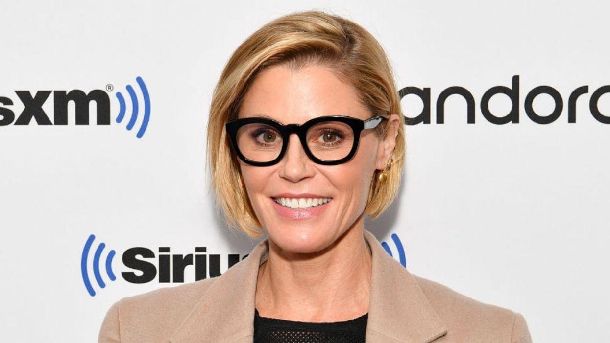 'Modern Family' Star Julie Bowen Helps Woman Who Smashed Face On Rock After Fainting During Hike