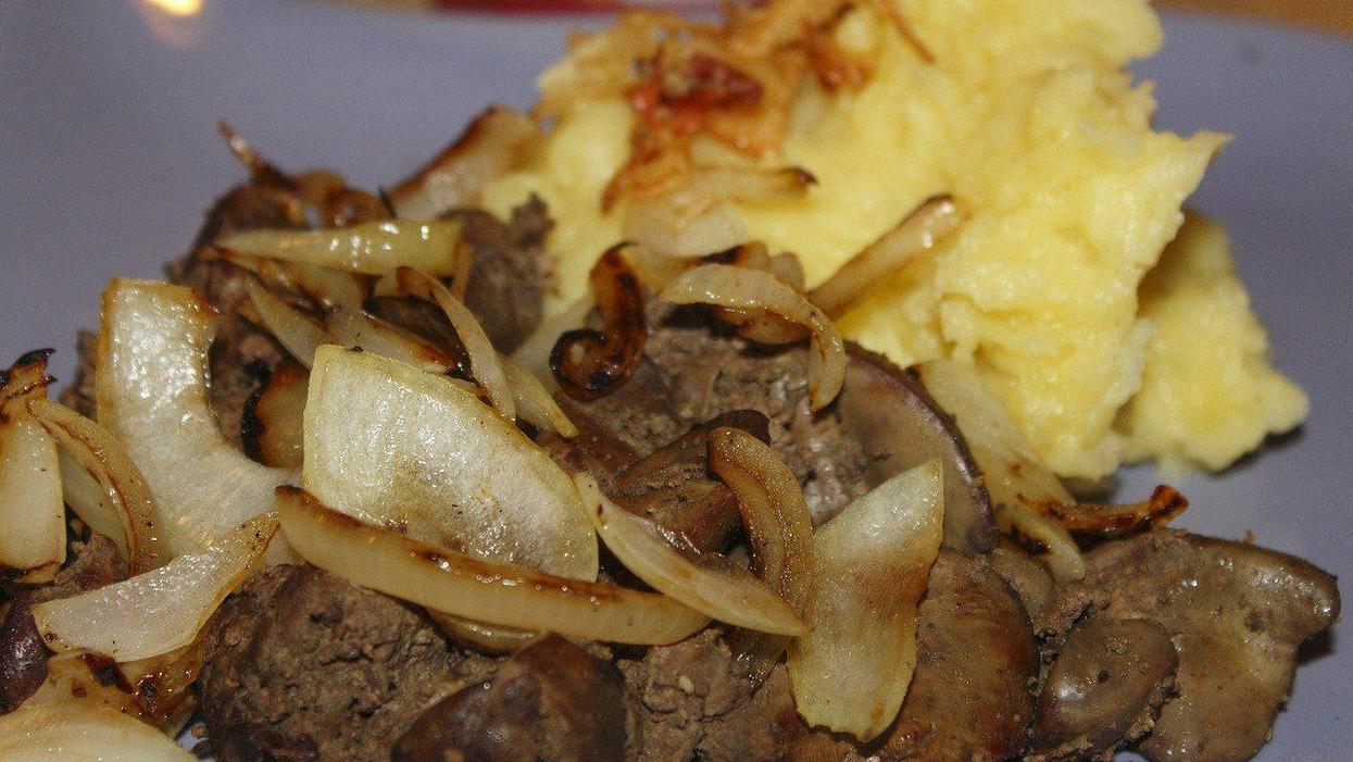 People Explain Which Meals You Should Never Order On A First Date