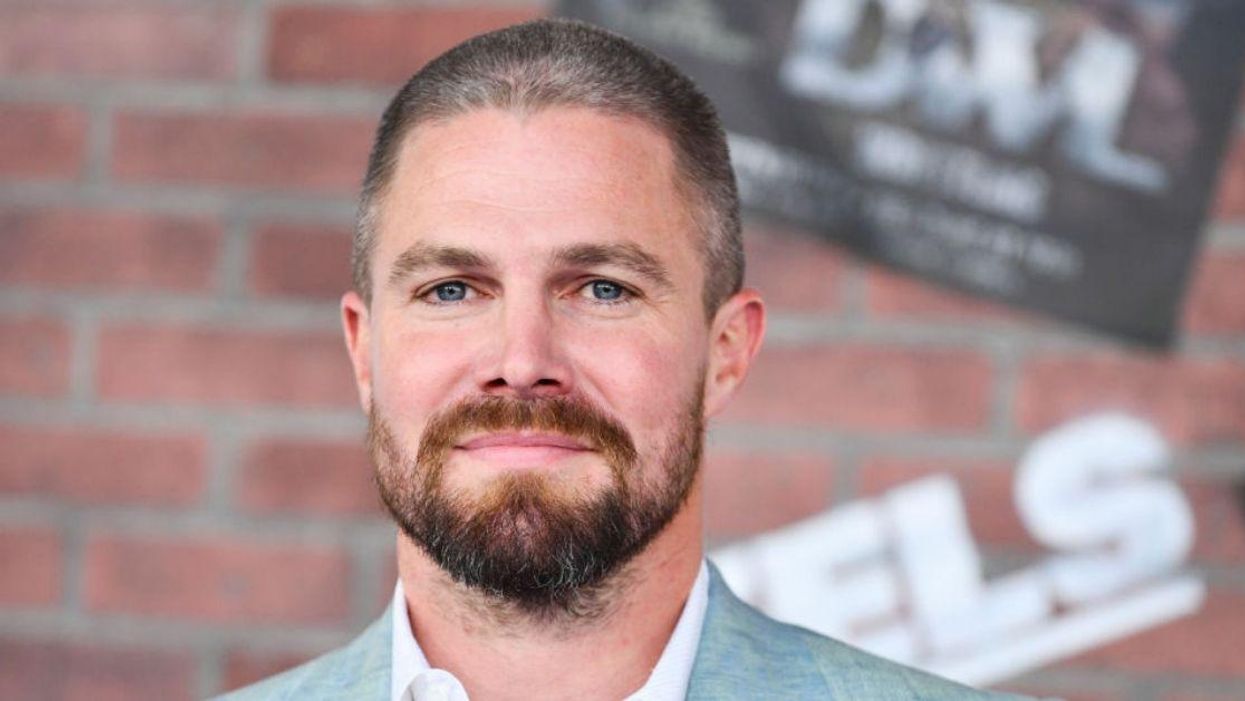 'Arrow' Star Admits Behavior That Got Him Kicked Off Flight Was 'Really, Really Shameful'