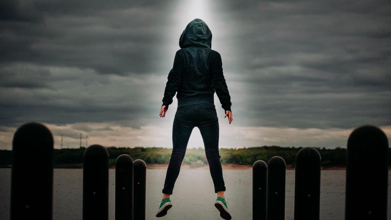 People Debate Who—Past Or Present—Should Represent Humanity During An Alien Invasion