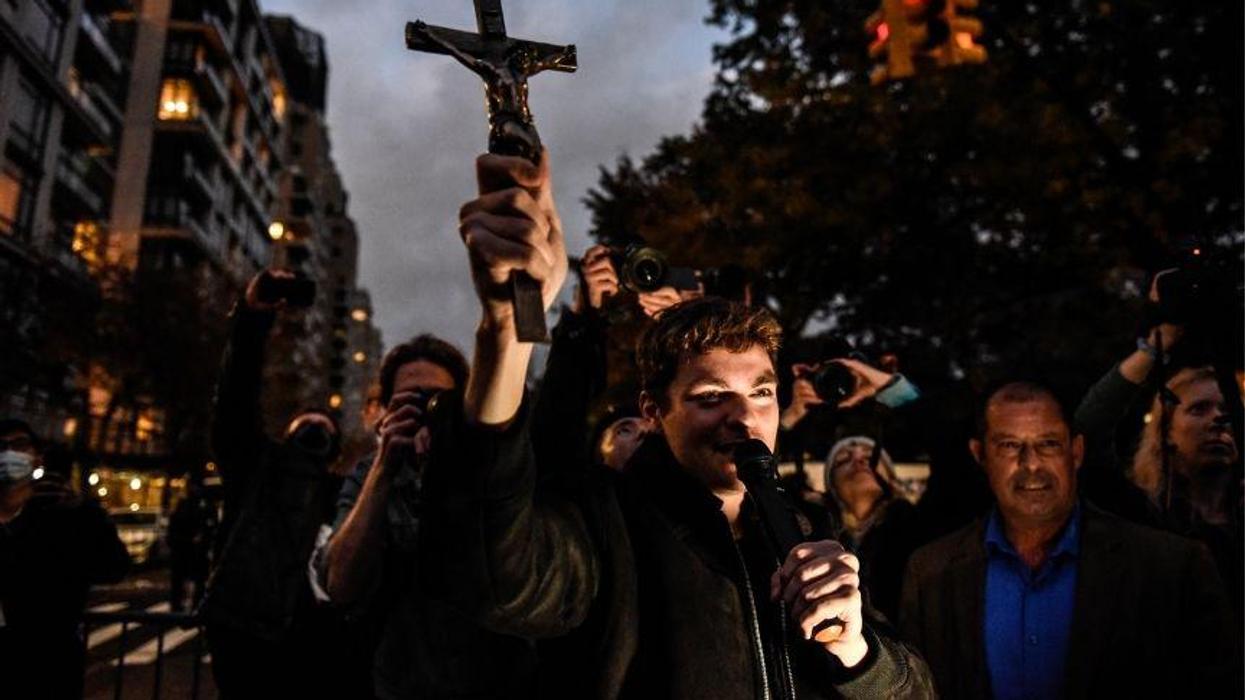 Fox Deletes Mention of 'White Nationalists' from Article about Anti-Vax Protests