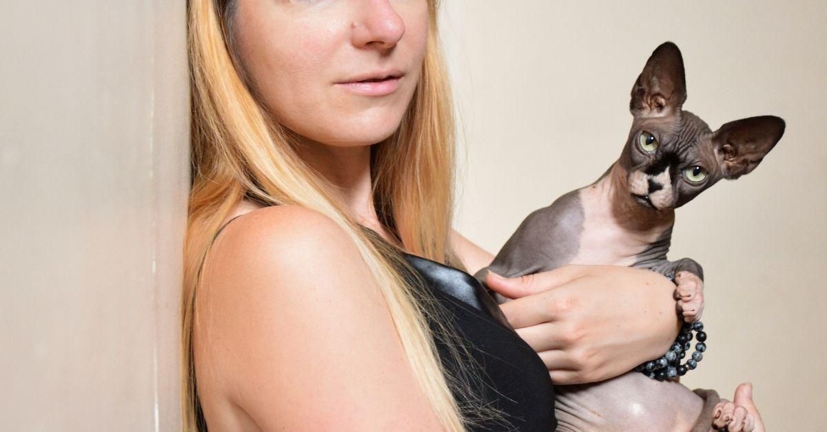 A Woman Was Reportedly Caught Trying To Breastfeed Her Hairless Cat On A Flight—And People Are Shook