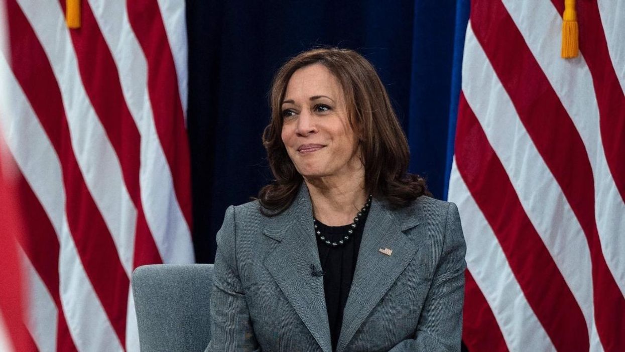 News Outlet Slammed After Absurdly Calling Out Kamala Harris For Using Wired Headphones