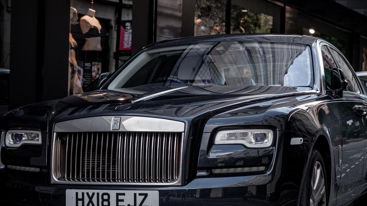 People Describe What Screams 'I Am Upper Class'