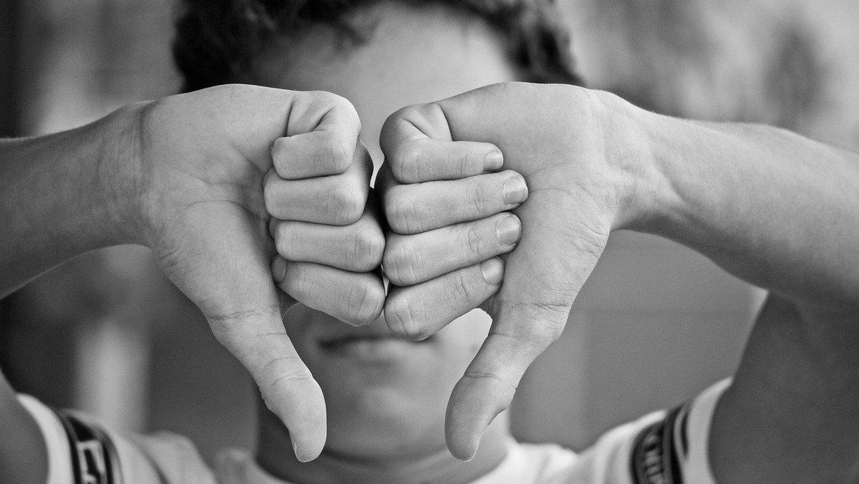 People Break Down Their Biggest Turn Offs When Talking To Someone New