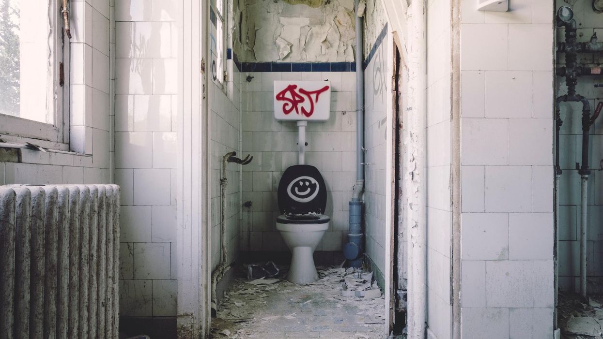 People Divulge The Weirdest Things They Found In A Public Toilet