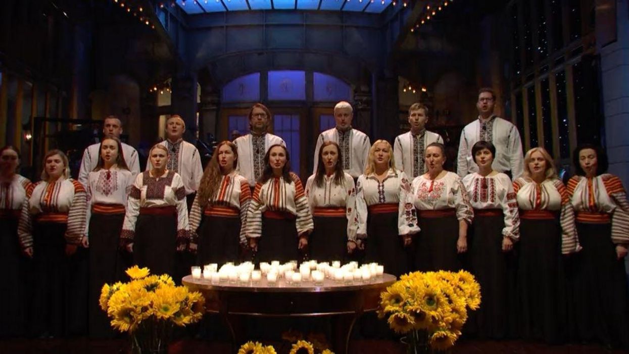 'SNL' Opens Show With Emotional Ukrainian Chorus Performance In Powerful Display Of Solidarity