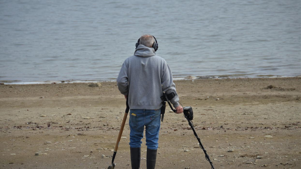 People Who Use Metal Detectors To Find Hidden Treasures Describe The Best Things They've Found