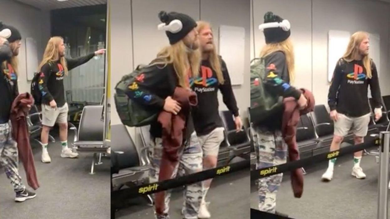 Twins' Tantrum After Being Kicked Off Flight Ends With Bizarre Brag About Being On Fox News 'Twice'