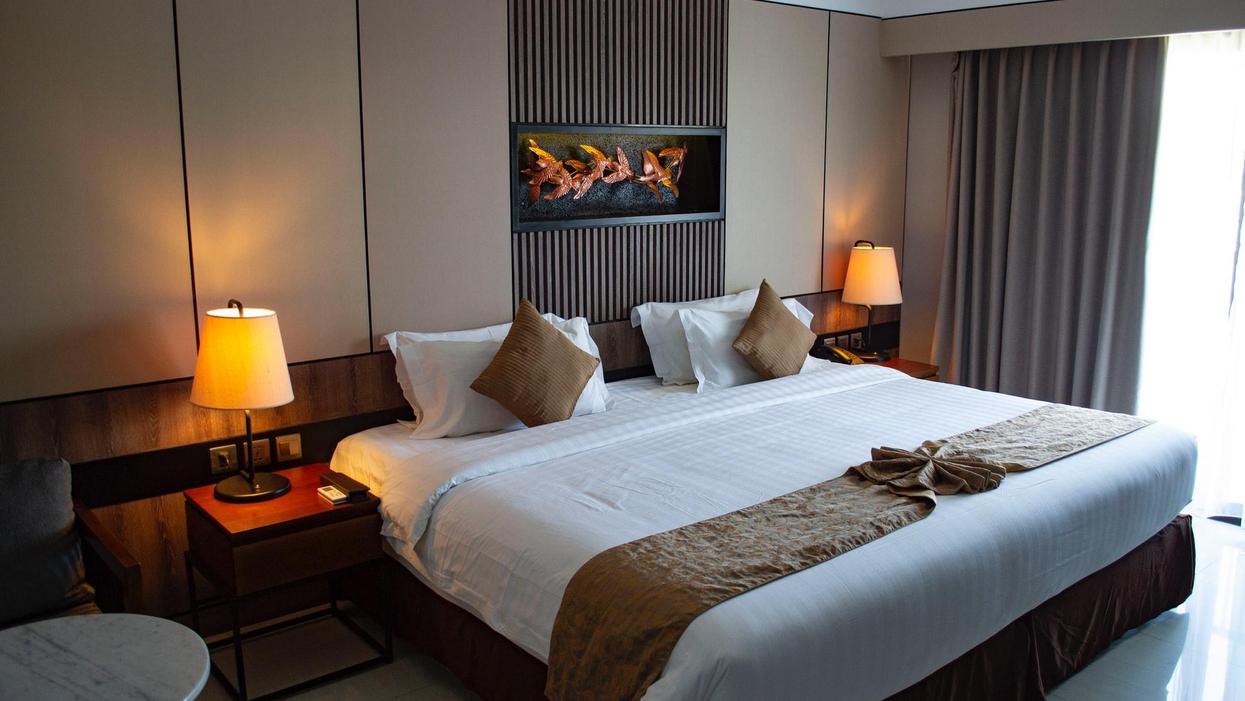 People Explain What They Do In A Hotel Room That They Never Do At Home