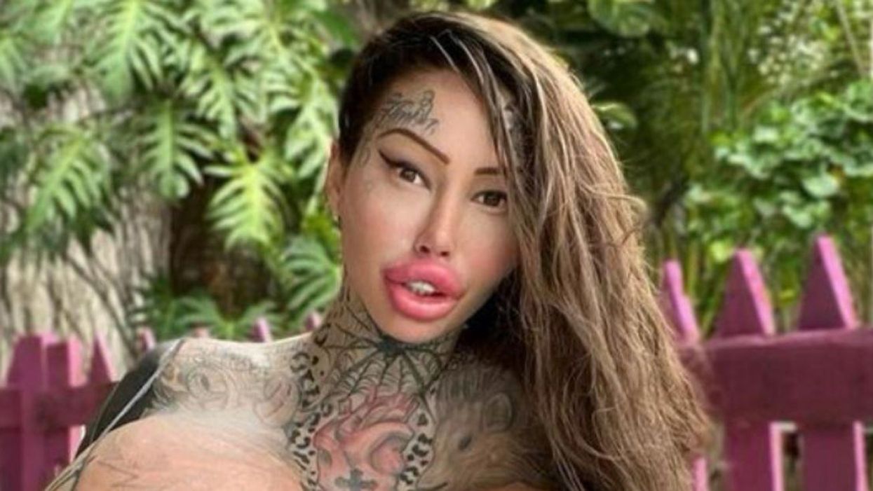 Self-Described 'Plastic Surgery Fanatic' Claims She Was Kicked Off Flight Over Her Appearance