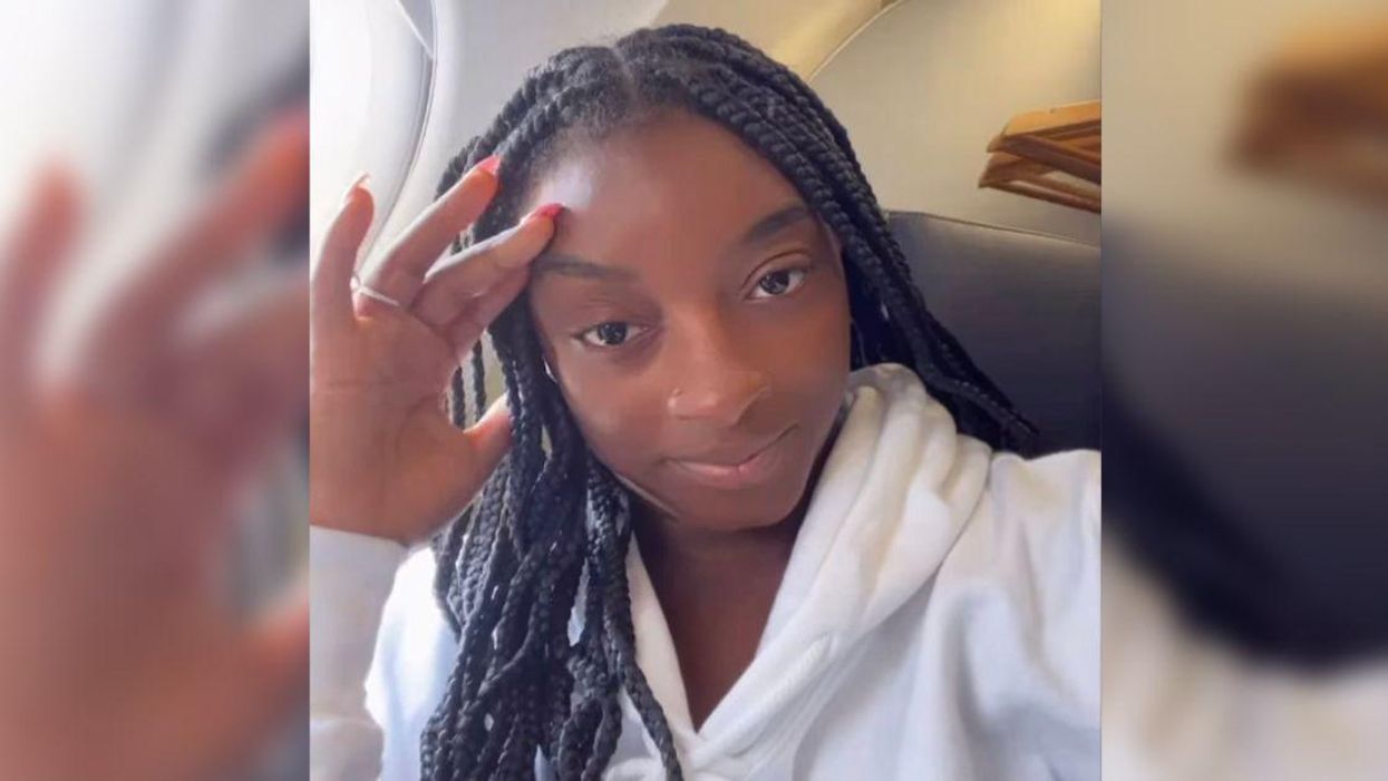 A Flight Attendant Offered Simone Biles A Coloring Book On Her Flight–And Her Response Was Priceless