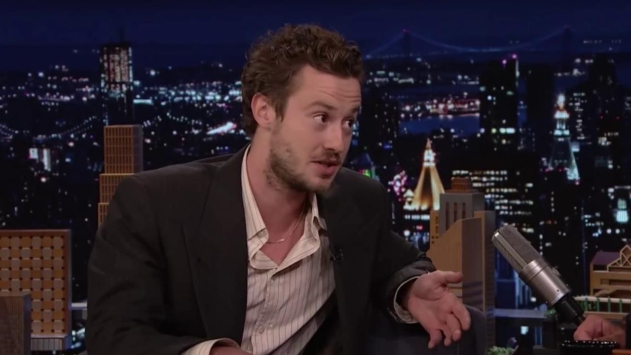 'Stranger Things' Star Gets Out Of Being Detained By Customs After Agent Recognizes Him