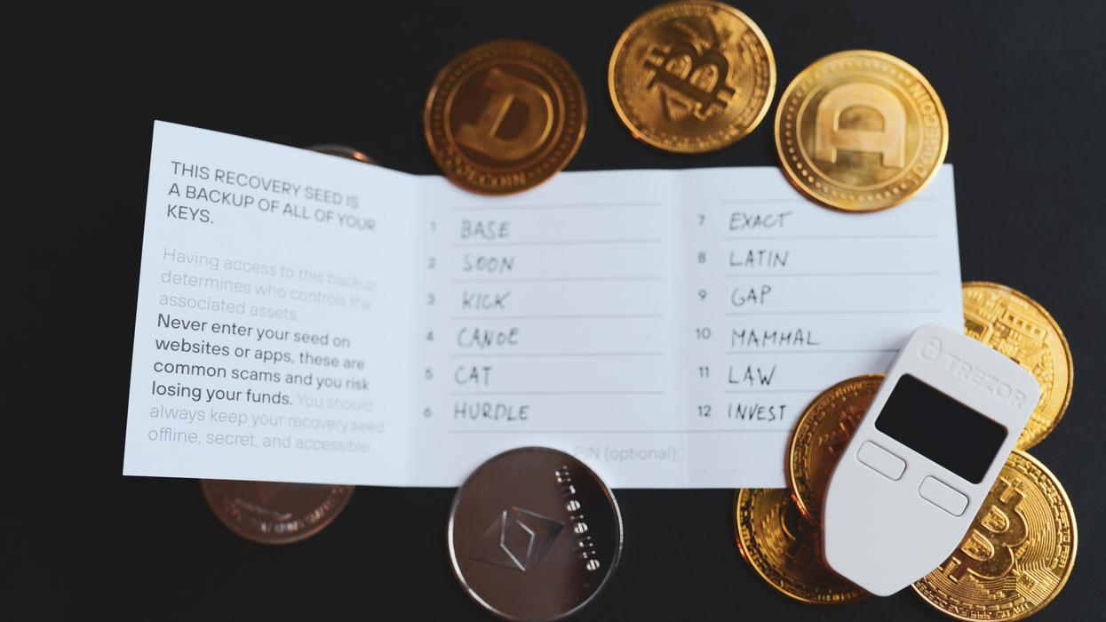 People Break Down The Biggest Scams Of All-Time