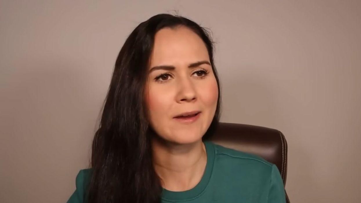 Conservative YouTuber Demands 'Reparations' After Sitting Between Two 'Obese' People On Flight