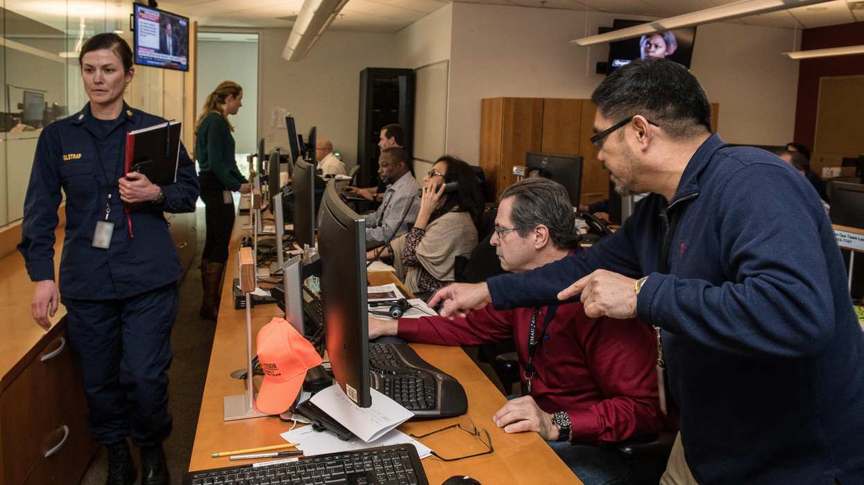 911 Dispatchers Share The Dumbest Reasons They've Ever Seen People Call Them About