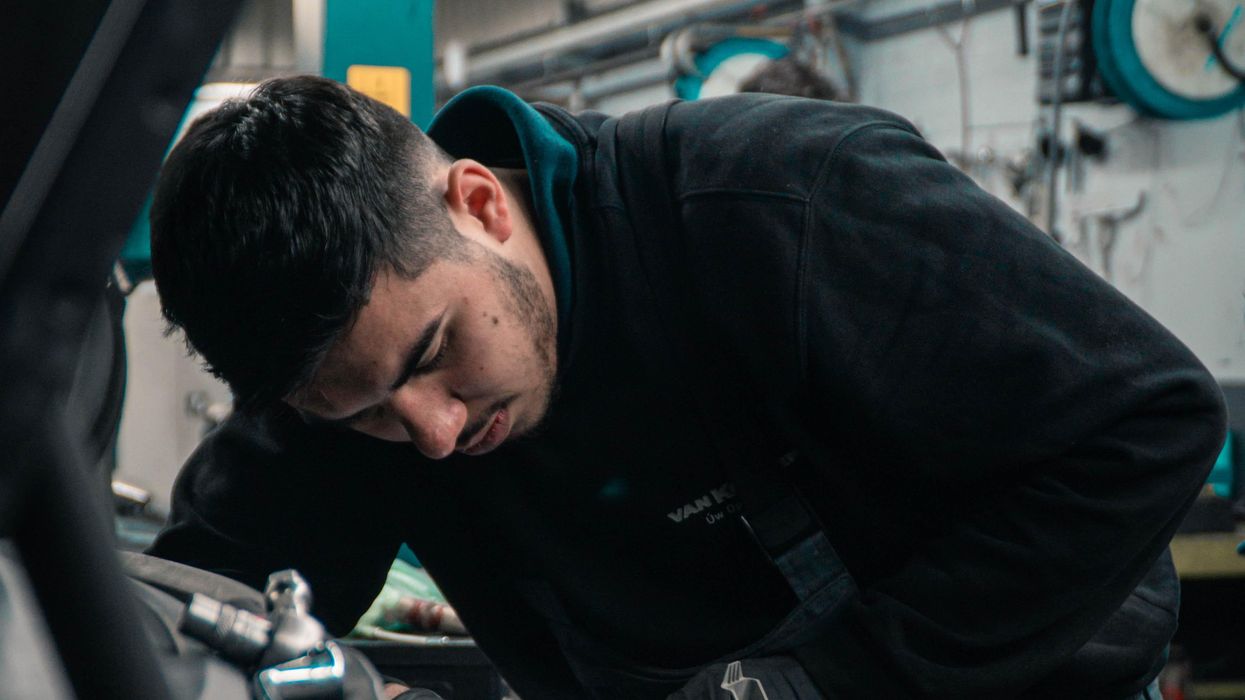 People Share Their Best 'I Don't Tell People Where I Work So They Don't Ask For Help' Experiences