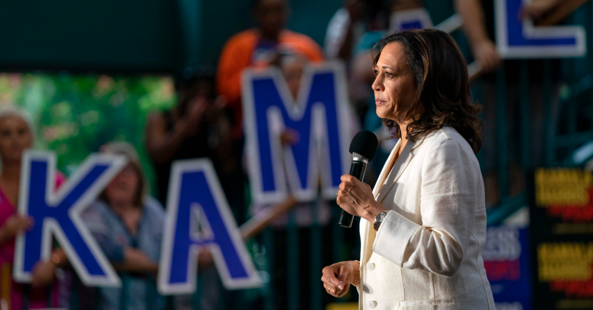 Kamala Harris Says She Was Waving At Detained Children In Viral Waving Meme