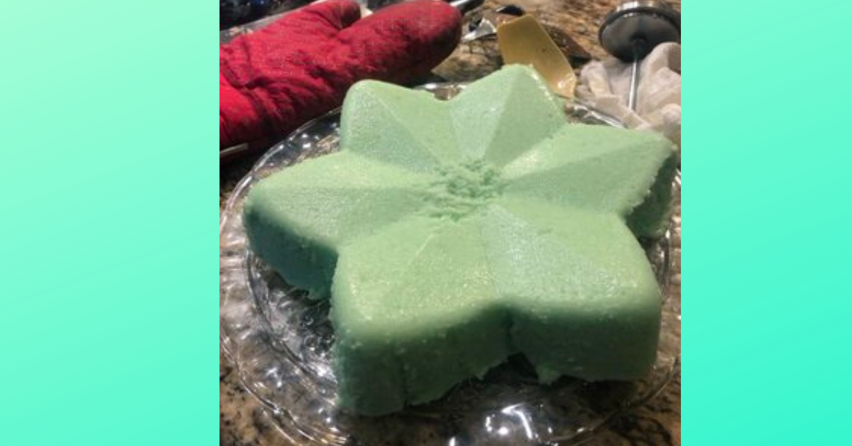 Writer Inspires Thread Of Bizarre Thanksgiving Side Dishes After Sharing Her Family's 'Seafoam Salad' Recipe