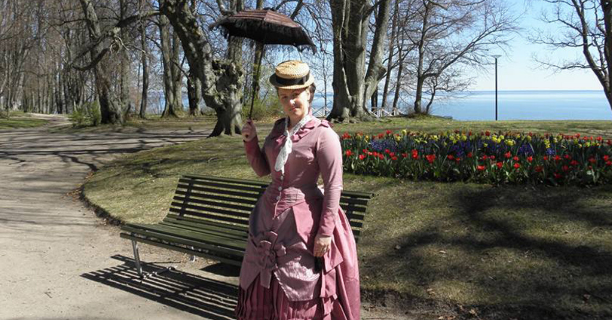 Bride-To-Be Spends Massive Amount To Create Her Own Victorian-Era Wardrobe