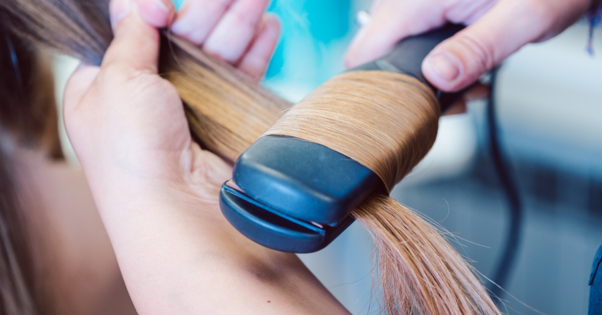 Teen's Boyfriend Accuses Her Of 'Deceiving' Him After He Finds Out She's Been Straightening Her Naturally Curly Hair