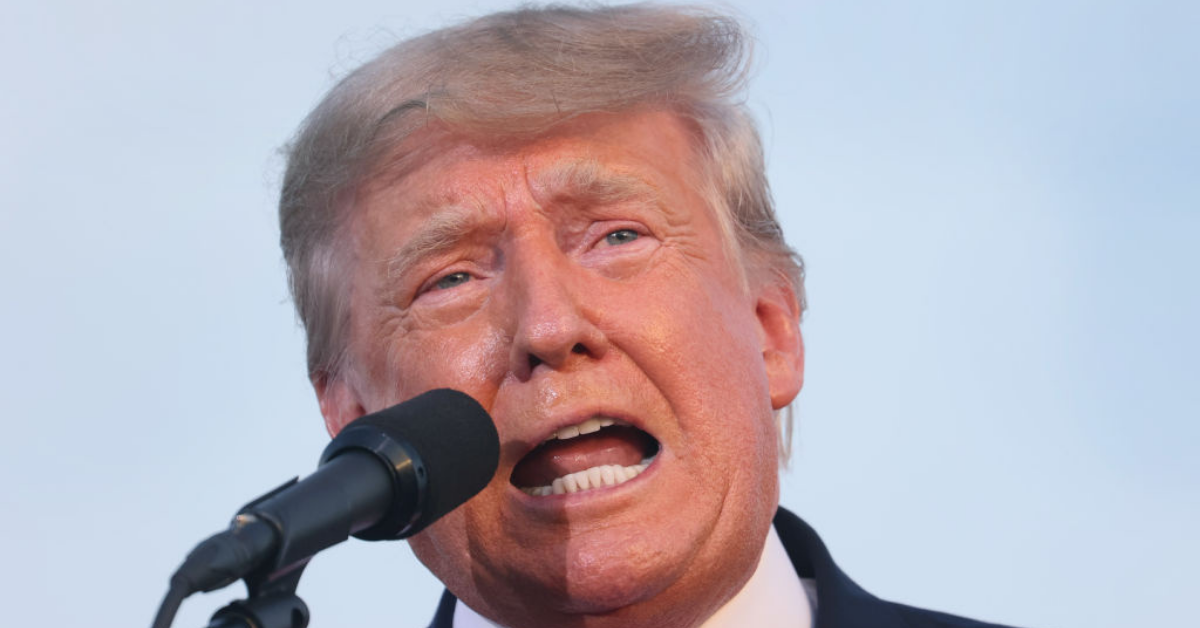 QAnoners Absurdly Convinced Trump Is Still In The White House Thanks To Reflection In Oval Office Photo