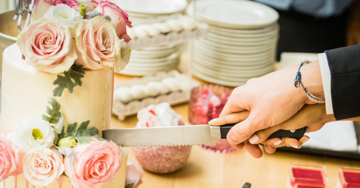 Newlyweds Demand Wedding Guest Pay Up For Taking A Second Piece Of Wedding Cake