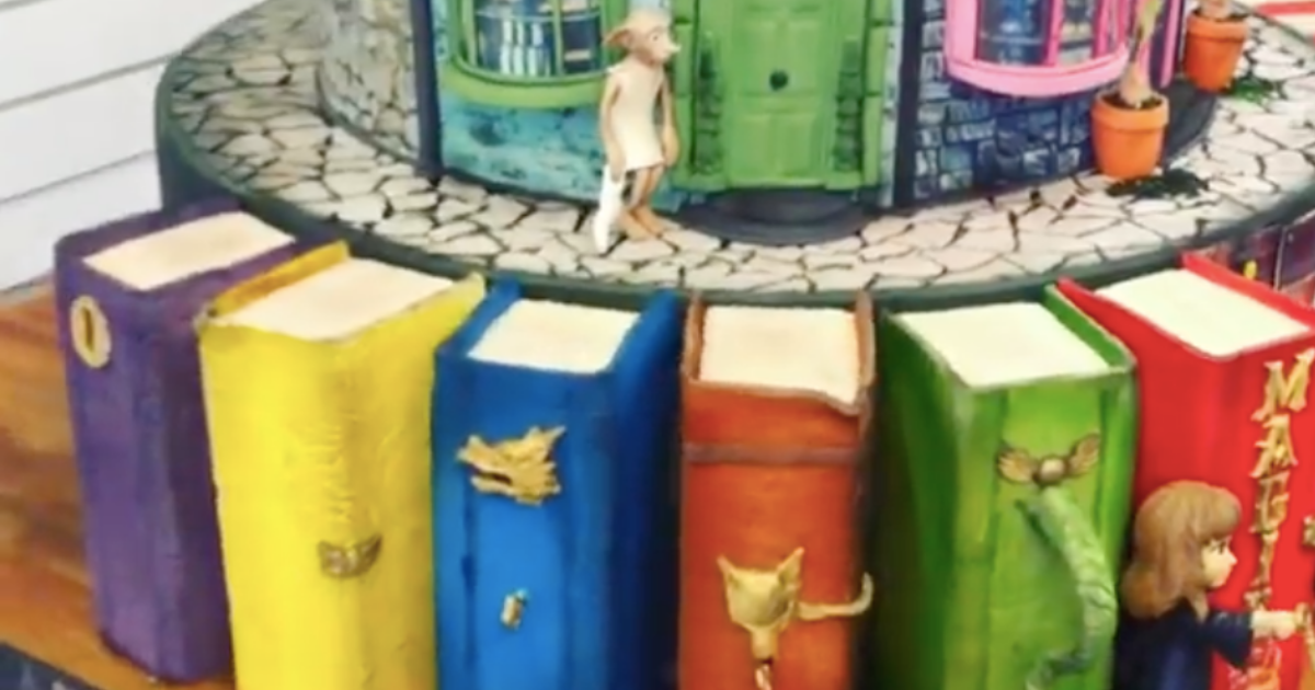 Someone Made An Impressive Harry Potter Cake That Is Simply Magical 😮